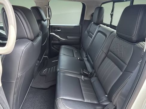 Used 2024 Nissan Frontier SL w/ Technology Package RWD image 21