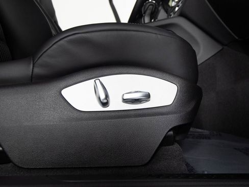 New 2026 Porsche Macan Turbo image 36