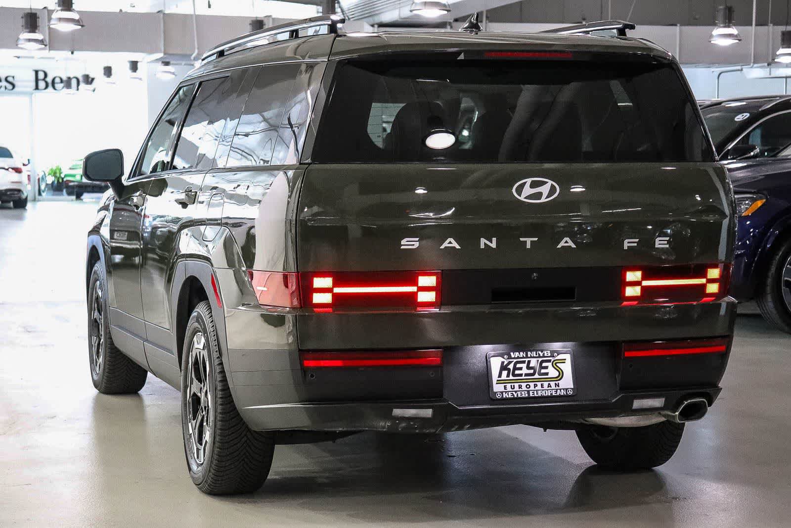 Used 2024 Hyundai Santa Fe SEL FWD image 2