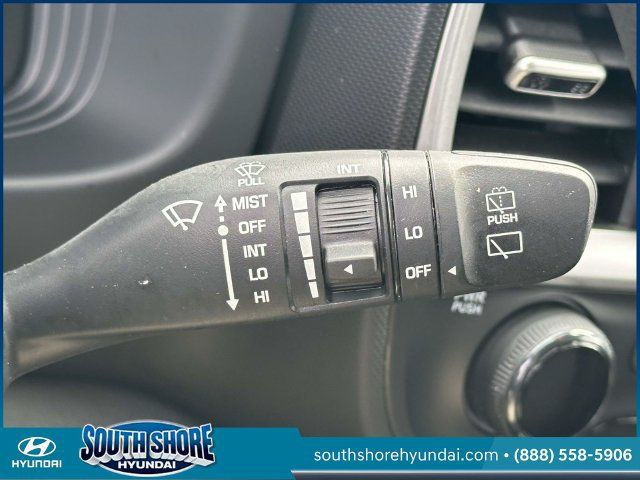 Certified 2025 Hyundai Venue SE FWD image 23