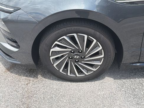 Used 2025 Hyundai Sonata SEL FWD image 12
