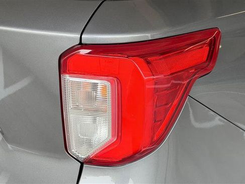 Used 2021 Ford Explorer Platinum w/ Equipment Group 601A AWD/4WD image 11