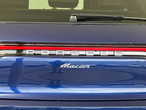 Certified 2025 Porsche Macan image 34