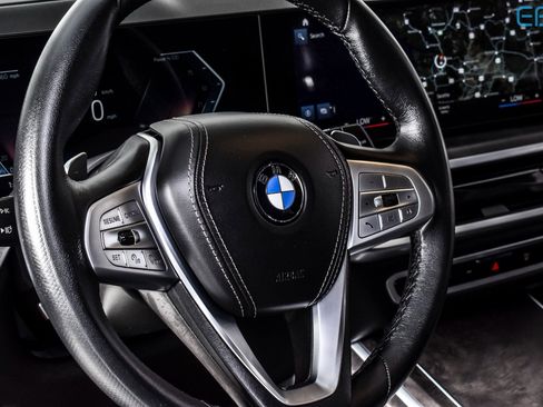Used 2023 BMW X7 xDrive40i w/ Premium Package image 18