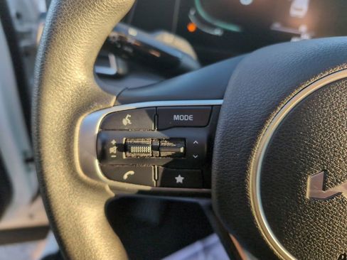 Used 2023 Kia Sportage LX image 17