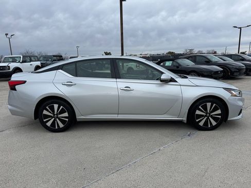 Used 2019 Nissan Altima 2.5 SV image 4