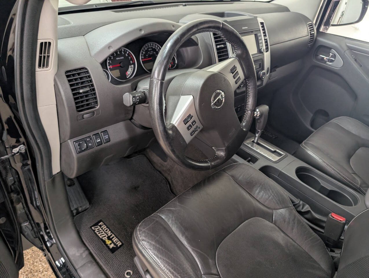Used 2015 Nissan Frontier PRO-4X AWD/4WD image 8