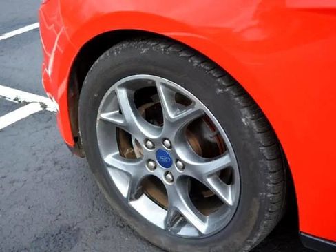 Used 2014 Ford Focus SE w/ Equipment Group 201A image 9