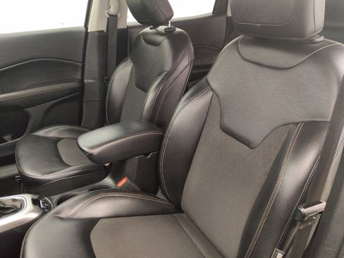 Used 2019 Jeep Compass Latitude FWD image 17