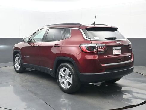 Used 2022 Jeep Compass Latitude w/ Convenience Group FWD image 3