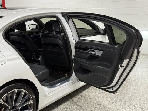 Used 2022 BMW M760i xDrive w/ Luxury Rear Seating Package AWD/4WD image 65