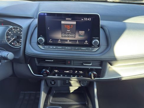 Used 2024 Nissan Rogue SV image 18