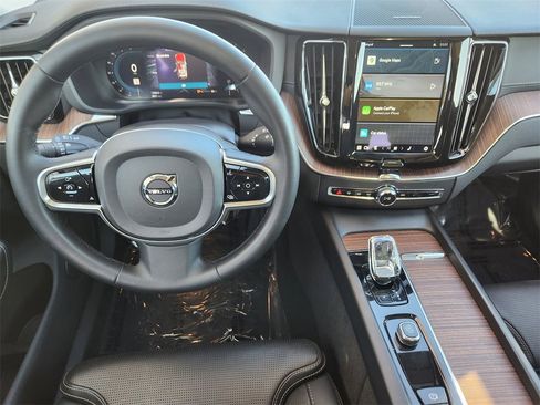 Used 2023 Volvo XC60 B5 Ultimate w/ Climate Package image 2