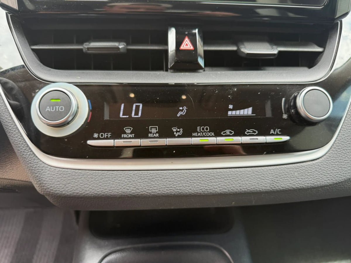 Used 2024 Toyota Corolla LE FWD image 31