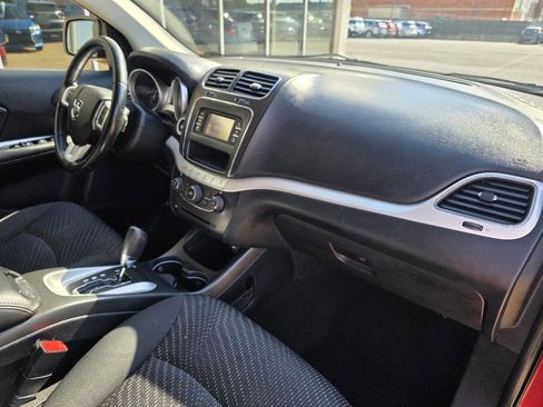 Used 2018 Dodge Journey SE w/ Connectivity Group FWD image 18