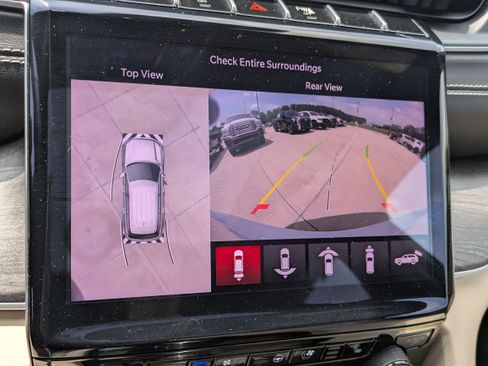 Used 2025 Jeep Grand Cherokee L Limited w/ Luxury Tech Group II AWD/4WD image 21