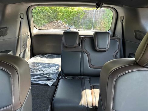New 2025 Nissan Armada SL w/ Captain's Chari Seat Package image 11