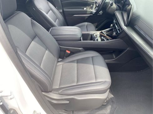 Used 2025 Chevrolet Traverse LT FWD image 33