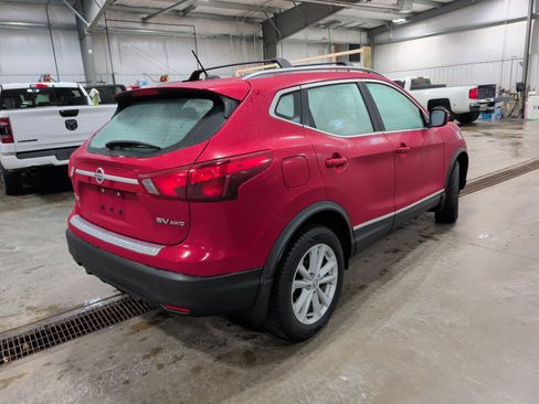 Used 2018 Nissan Rogue Sport SV image 3