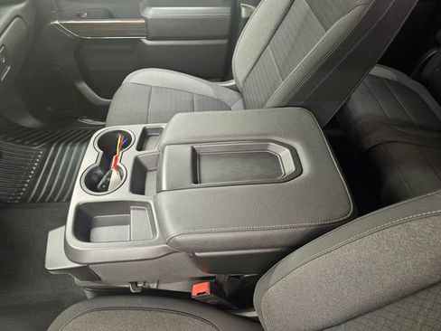 Used 2022 Chevrolet Silverado 1500 LT AWD/4WD image 3