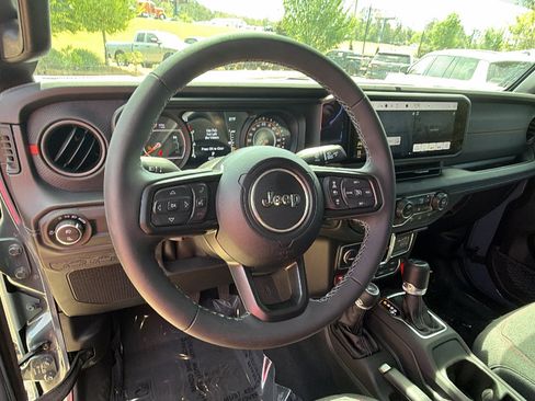 Used 2025 Jeep Gladiator Rubicon w/ Safety Group image 25