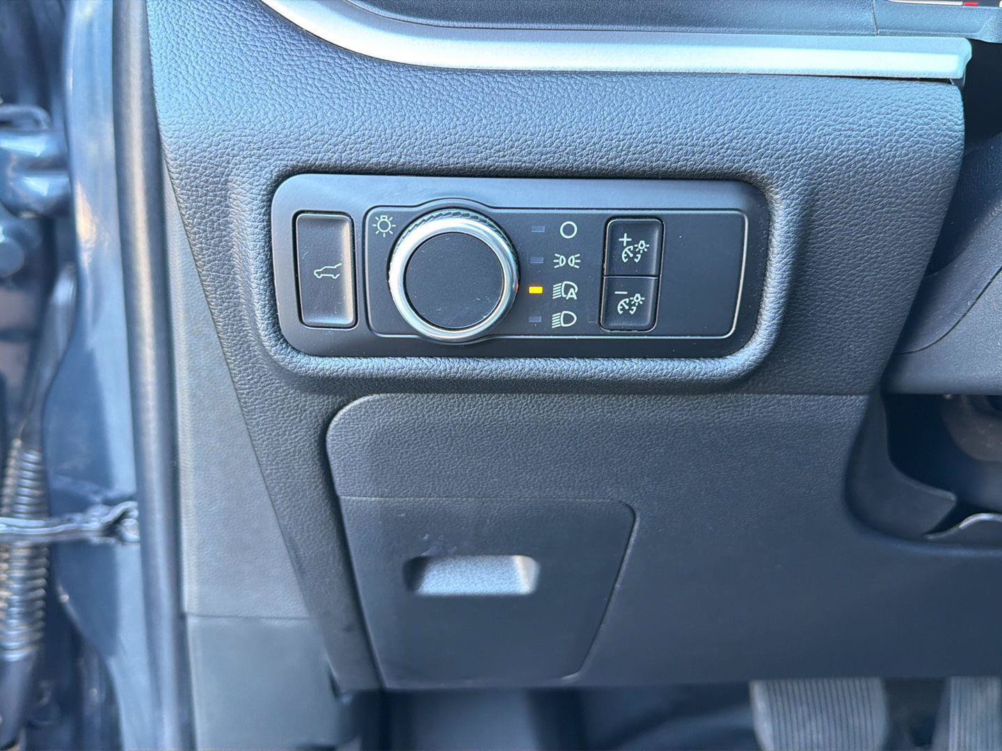 Certified 2024 Ford Explorer XLT RWD image 20