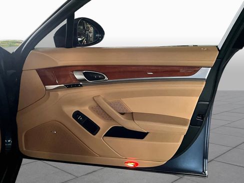 Used 2014 Porsche Panamera RWD image 21