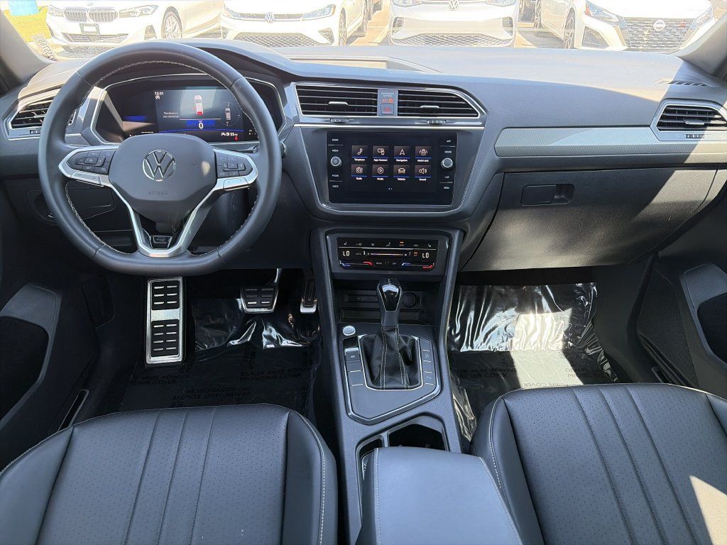 Used 2023 Volkswagen Tiguan SE R-Line FWD image 2