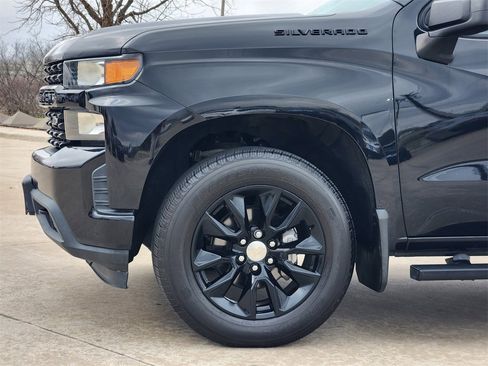 Used 2020 Chevrolet Silverado 1500 Custom w/ Custom Value Package image 8