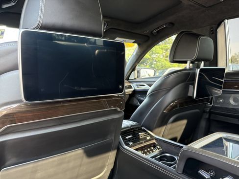 Used 2022 BMW M760i xDrive AWD/4WD image 21