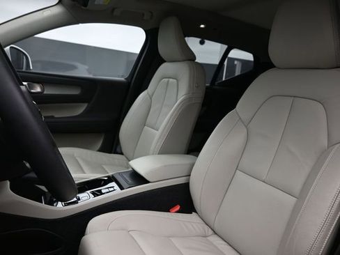 Used 2023 Volvo XC40 B4 Plus w/ Driver Assist Package image 9