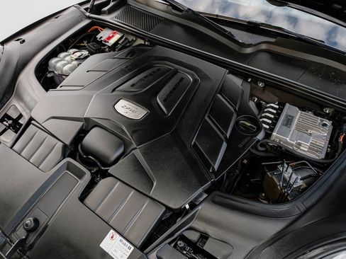 Used 2019 Porsche Cayenne S image 43