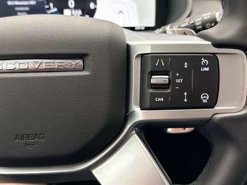 Certified 2025 Land Rover Discovery S image 12