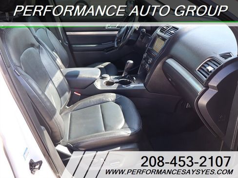 Used 2018 Ford Explorer XLT w/ Equipment Group 202A AWD/4WD image 9