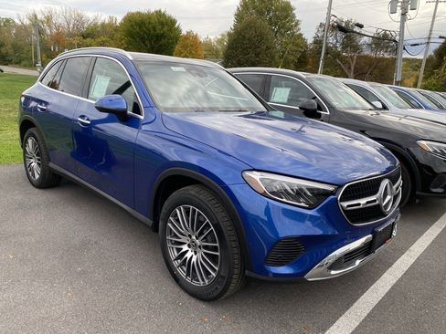 Used 2025 Mercedes-Benz GLC 300 4MATIC image 2