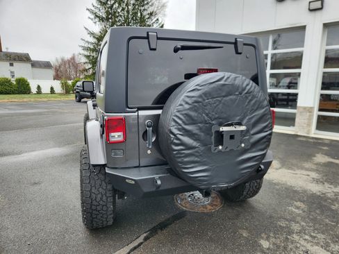 Used 2017 Jeep Wrangler Unlimited Sahara w/ Dual Top Group AWD/4WD image 13