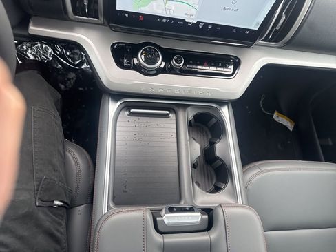 New 2025 Ford Expedition Max Active image 18