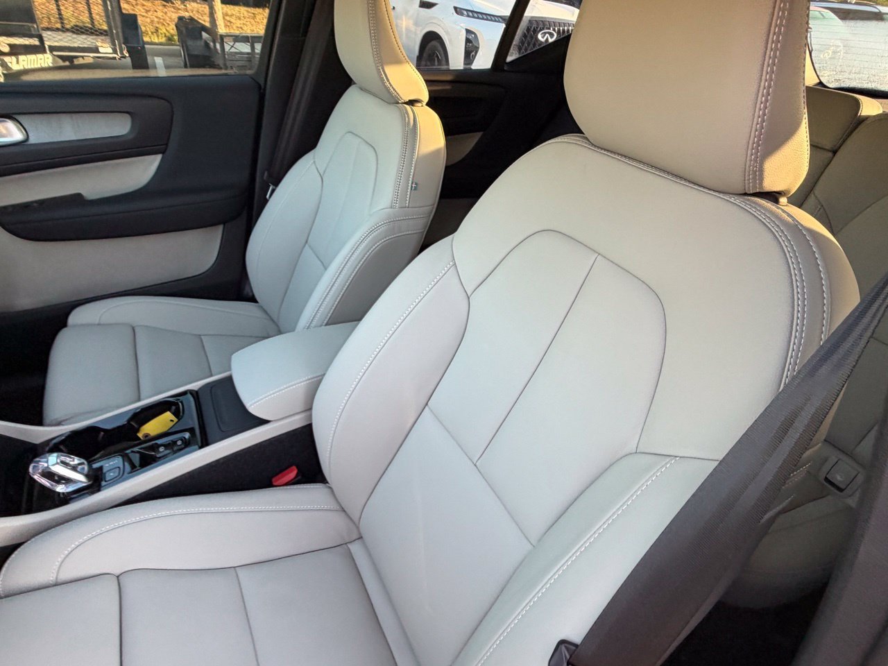 New 2026 Volvo XC40 B5 Plus w/ Climate Package AWD/4WD image 19