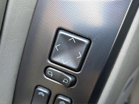 Used 2004 Cadillac XLR image 45