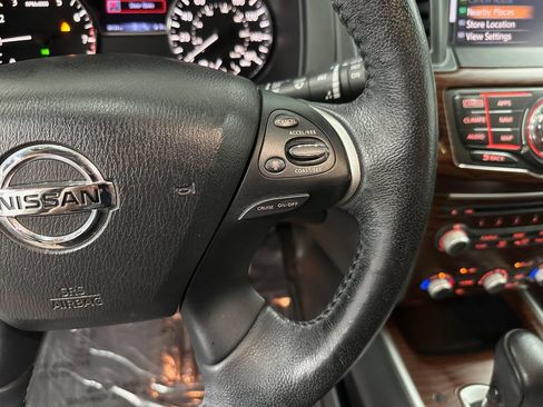 Used 2019 Nissan Pathfinder Platinum AWD/4WD image 16