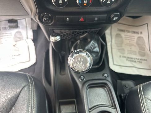 Used 2015 Jeep Wrangler Unlimited Sahara w/ Dual Top Group AWD/4WD image 21