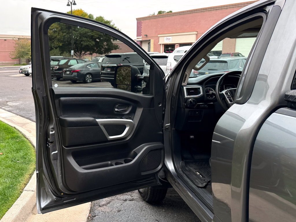 Used 2017 Nissan Titan SV RWD image 16