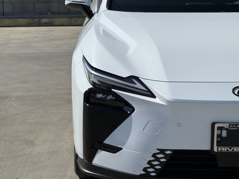 New 2026 Lexus ES 350e FWD image 7
