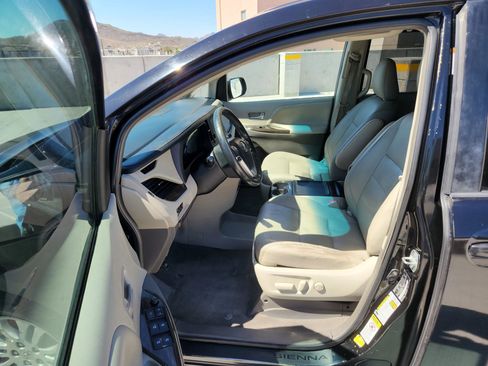 Used 2015 Toyota Sienna XLE w/ XLE Navigation Package image 13