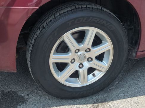 Used 2008 Chrysler Town & Country Touring FWD image 12
