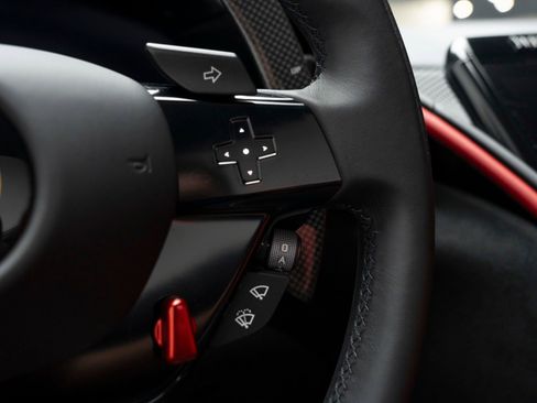 Used 2025 Ferrari Roma Spider RWD image 32