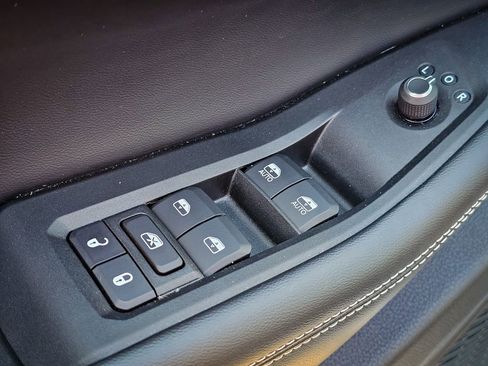 Certified 2024 Jeep Grand Cherokee L Limited image 11