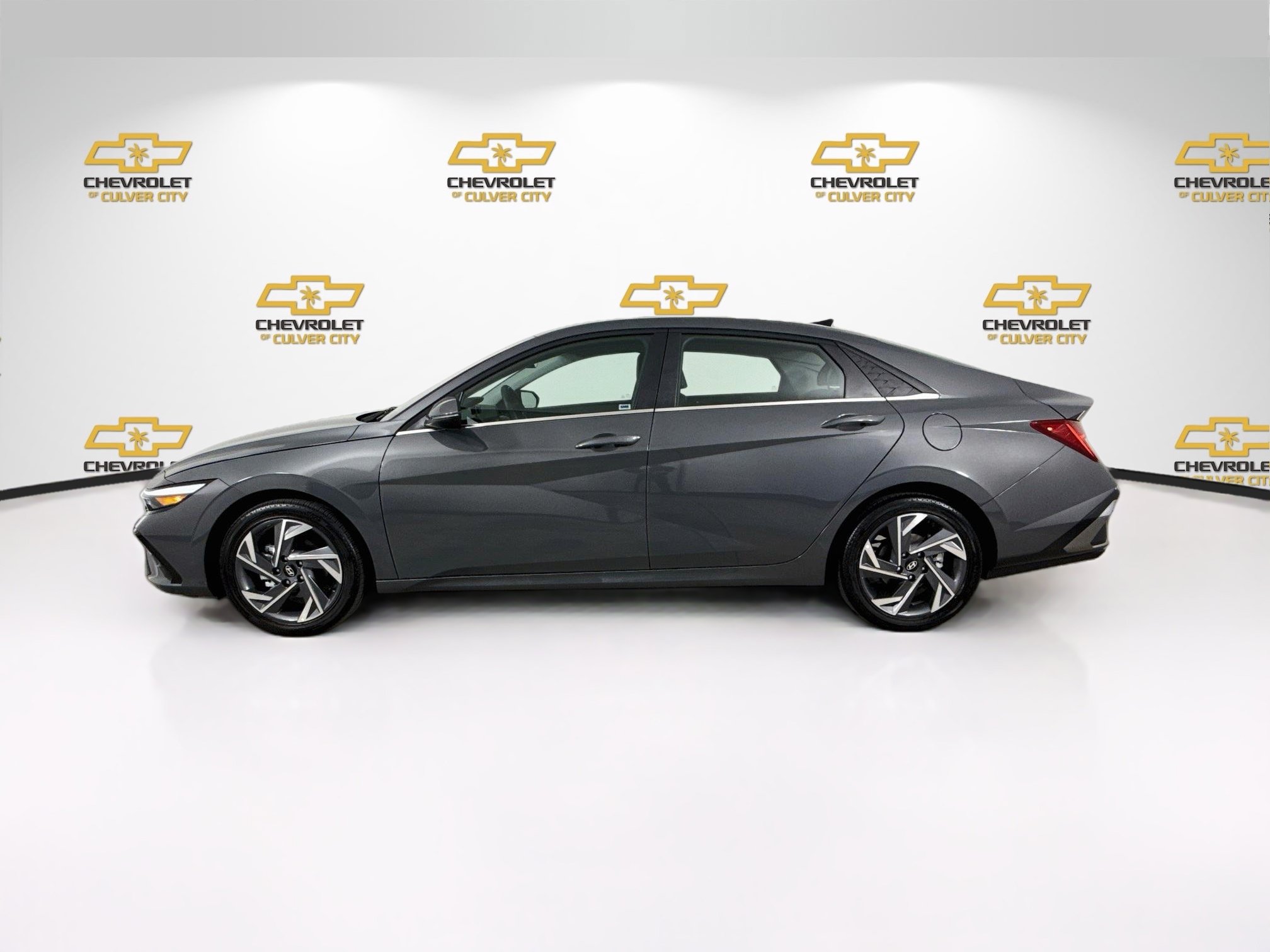 Used 2025 Hyundai Elantra Limited FWD image 5