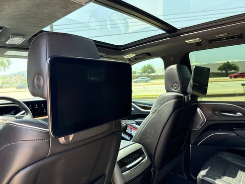 Used 2022 Cadillac Escalade Sport Platinum w/ LPO, ONYX Package AWD/4WD image 13