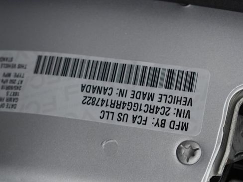 Used 2024 Chrysler Pacifica Limited image 36